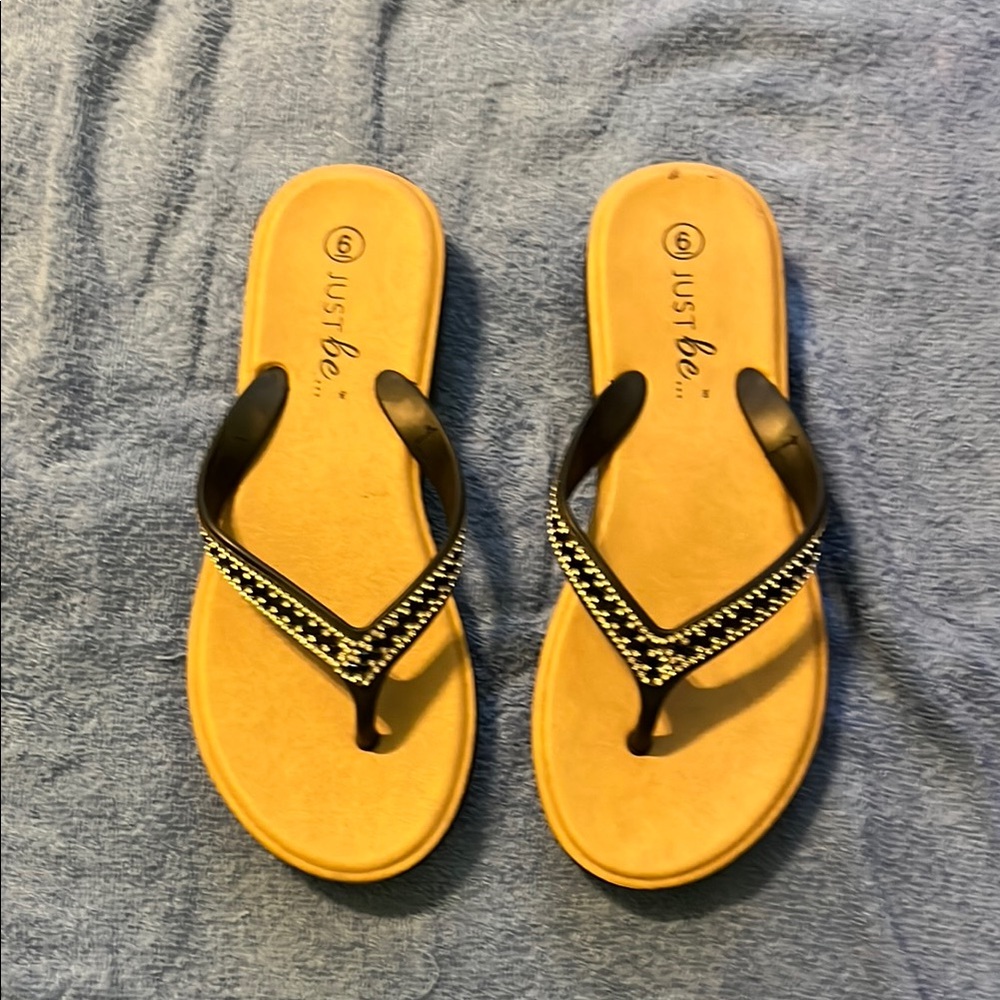 Just Be Women's Black and Tan Sandals